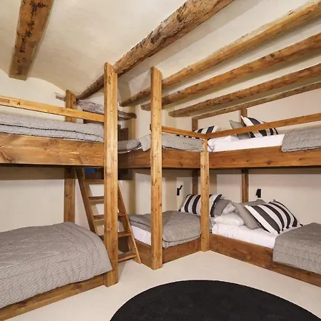 Con Piscina Feriehus